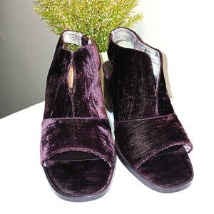 BAND OF GYPSIES PURPLE VELVET HEELED SANDAL, PEEP TOE BOHO FUNKY WOMENS 7